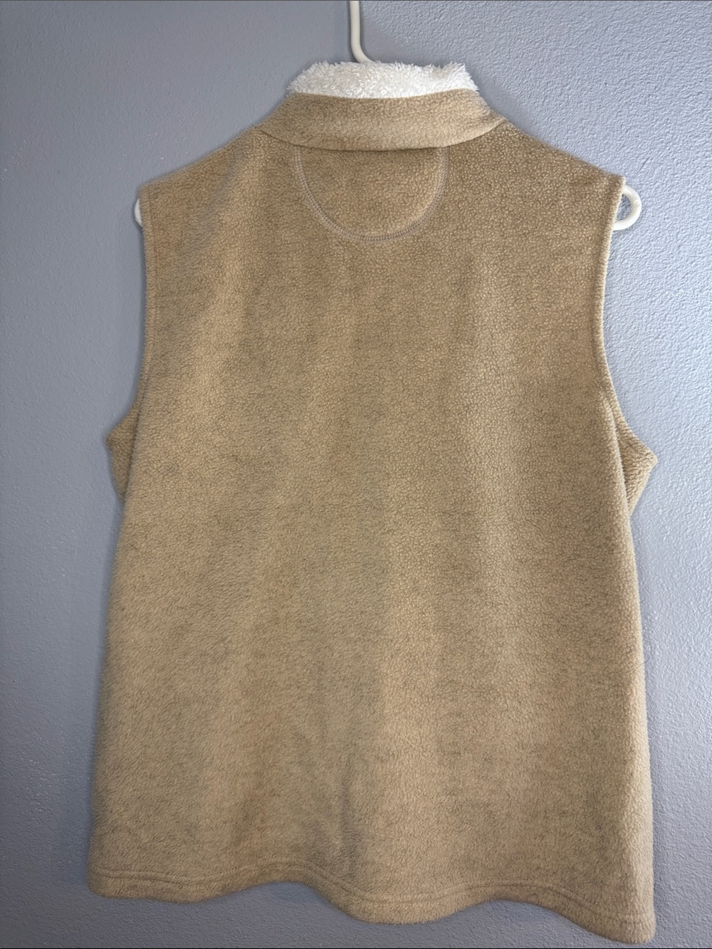 Croft & Barrow fleece vest featuring white embroidered snowflakes, size medium - Picture 3 of 5